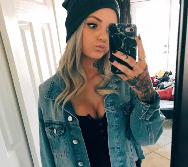 Девушки дурачатся Девушки дурачатся