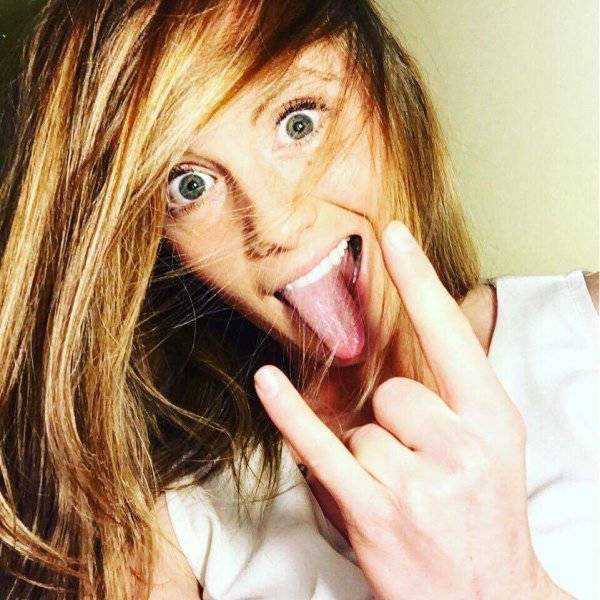 Девушки дурачатся Девушки дурачатся