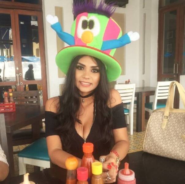 Девушки дурачатся Девушки дурачатся