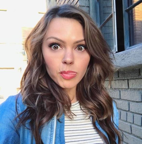 Девушки дурачатся Девушки дурачатся