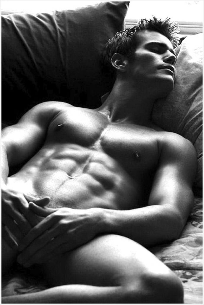 На секс фото красивая девушка дарит оральные ласки