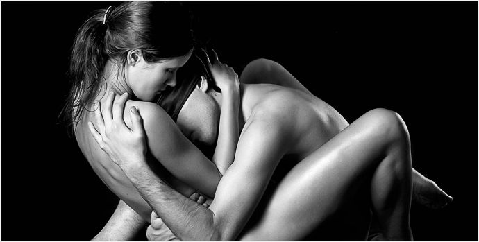 На секс фото красивая девушка дарит оральные ласки