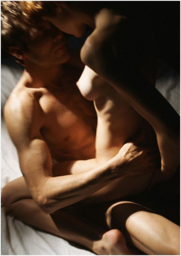 На секс фото красивая девушка дарит оральные ласки