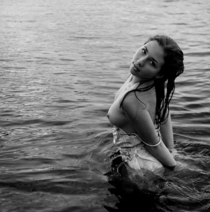 Черно белая эротика с сексапильными барышнями