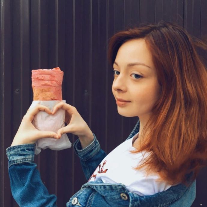 На это можно смотреть вечно – девушки и шаурма