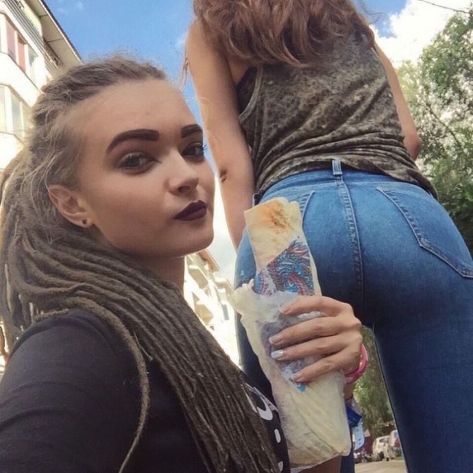 На это можно смотреть вечно – девушки и шаурма