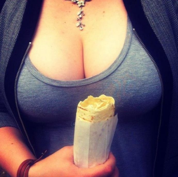 На это можно смотреть вечно – девушки и шаурма