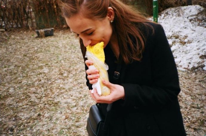 На это можно смотреть вечно – девушки и шаурма