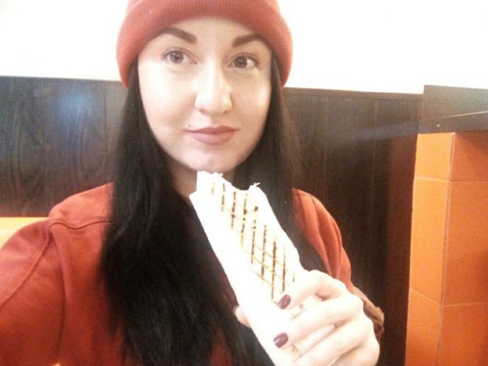 На это можно смотреть вечно – девушки и шаурма