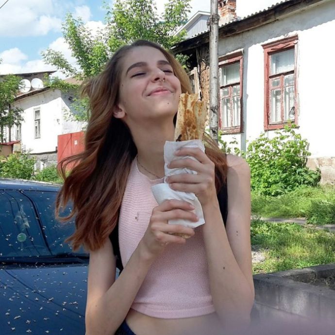 На это можно смотреть вечно – девушки и шаурма