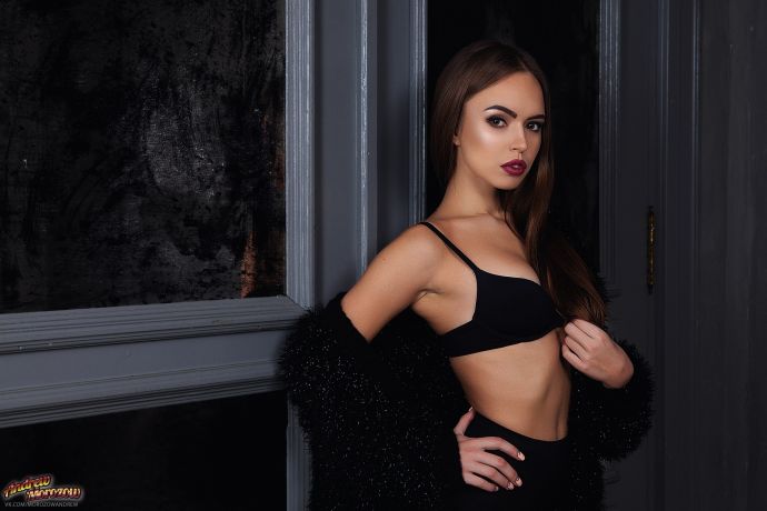 Yulia Bonia, women, tanned, portrait, black lingerie, belly, Andrew Morozow