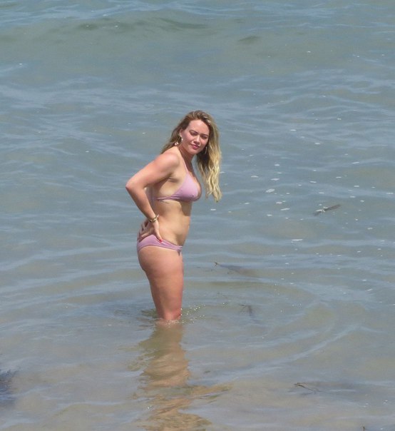 Хилари Дафф на пляже в Малибу