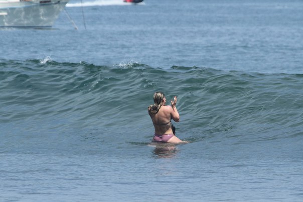 Хилари Дафф на пляже в Малибу