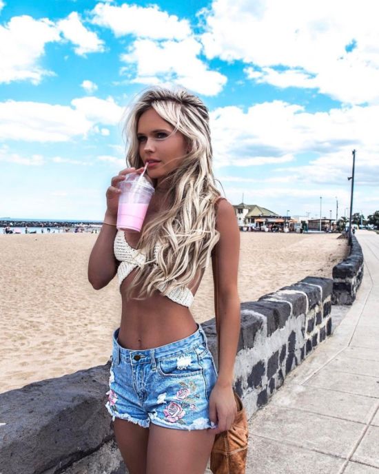 Девушки в шортах