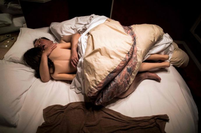 Японские мужчины все чаще предпочитают резиновых женщин