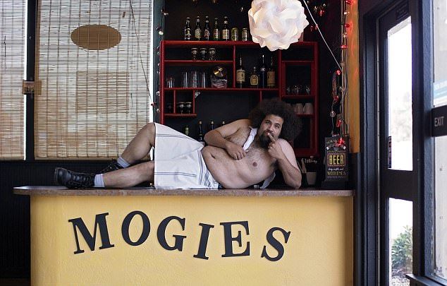 Трэш-календарь с бородатыми и пузатыми мужиками Трэш-календарь с бородатыми и пузатыми мужиками