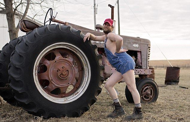 Трэш-календарь с бородатыми и пузатыми мужиками Трэш-календарь с бородатыми и пузатыми мужиками