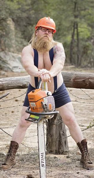 Трэш-календарь с бородатыми и пузатыми мужиками Трэш-календарь с бородатыми и пузатыми мужиками