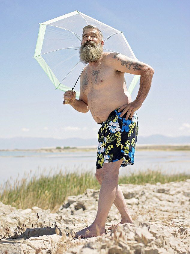 Трэш-календарь с бородатыми и пузатыми мужиками Трэш-календарь с бородатыми и пузатыми мужиками