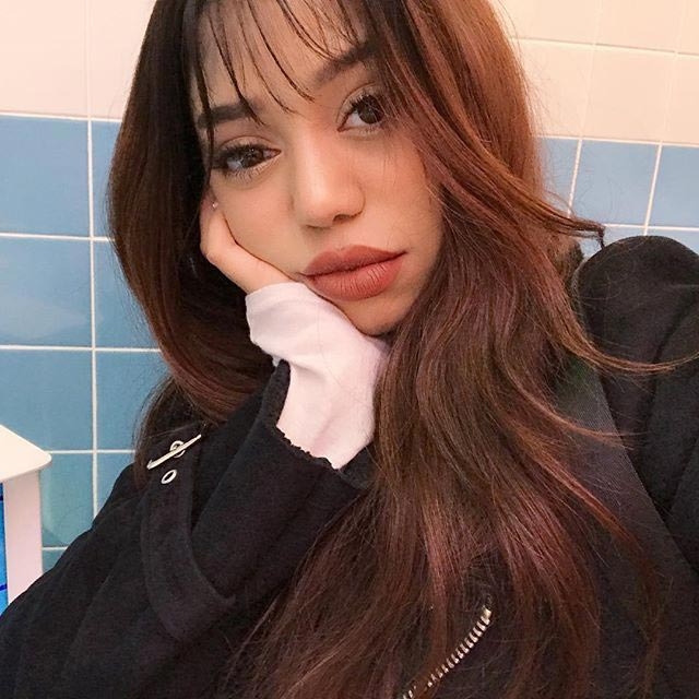 Что не так у девушки с глазом? Что не так у девушки с глазом?