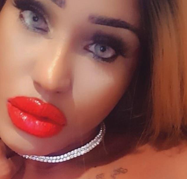 Мать двоих детей потратила приличную сумму, чтобы походить на секс-куклу Мать двоих детей потратила приличную сумму, чтобы походить на секс-куклу