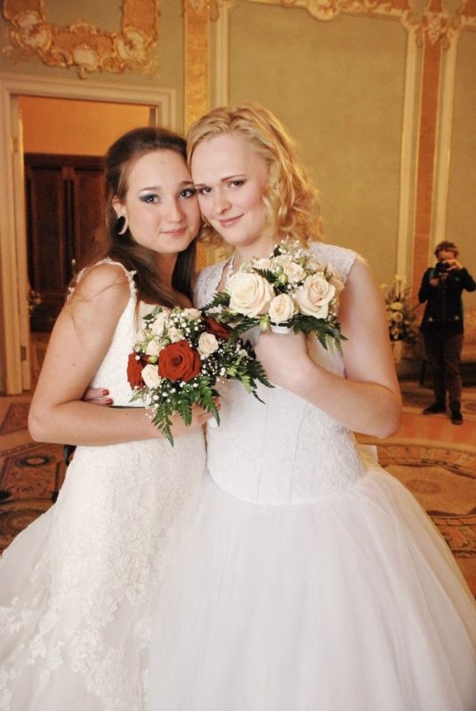 В питерском ЗАГСе две невесты законно сочетались браком