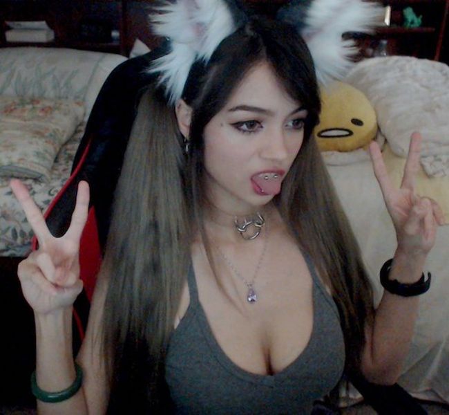 Очаровательная косплеерша Очаровательная косплеерша