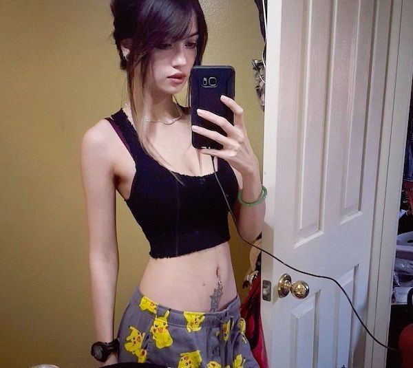 Очаровательная косплеерша Очаровательная косплеерша