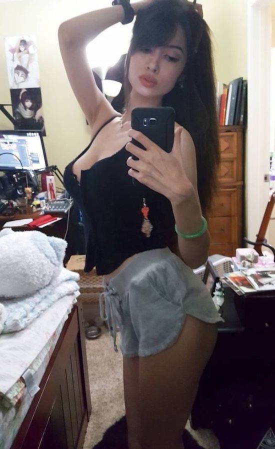 Очаровательная косплеерша Очаровательная косплеерша