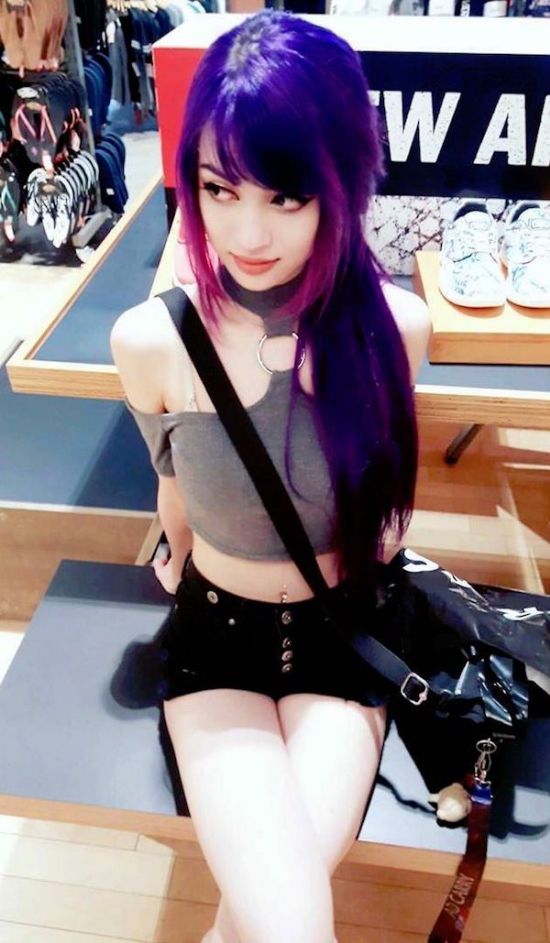 Очаровательная косплеерша Очаровательная косплеерша