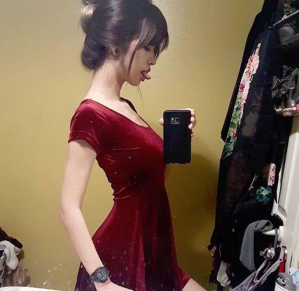 Очаровательная косплеерша Очаровательная косплеерша