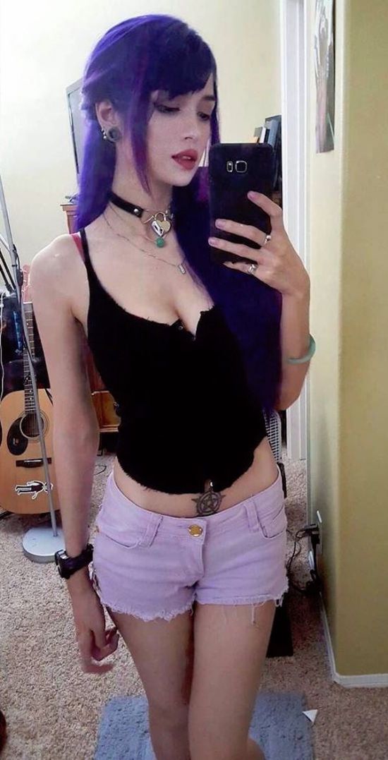 Очаровательная косплеерша Очаровательная косплеерша