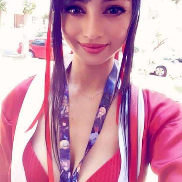 Очаровательная косплеерша Очаровательная косплеерша