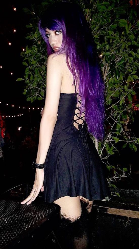 Очаровательная косплеерша Очаровательная косплеерша