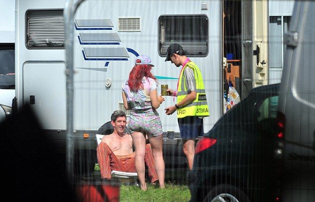 В сельской местности прошла ежегодная оргия на полтысячи человек