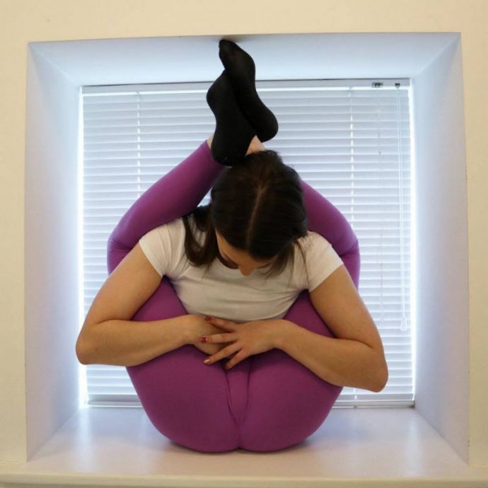 Спортивные девушки с хорошей растяжкой