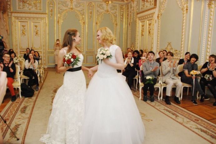 В питерском ЗАГСе две невесты законно сочетались браком