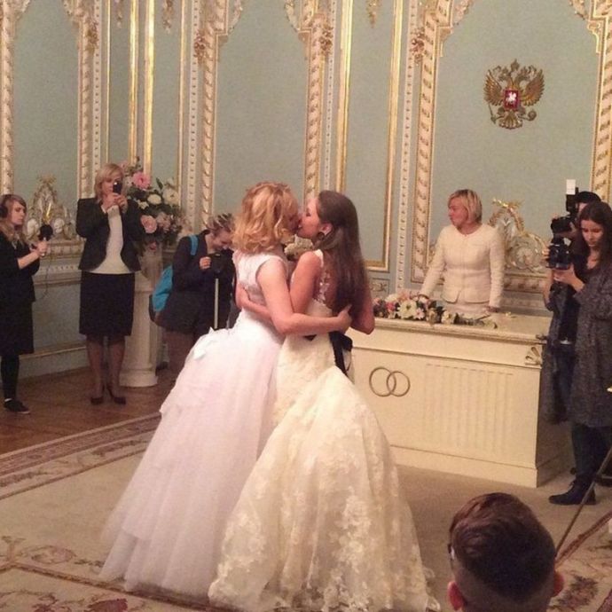 В питерском ЗАГСе две невесты законно сочетались браком