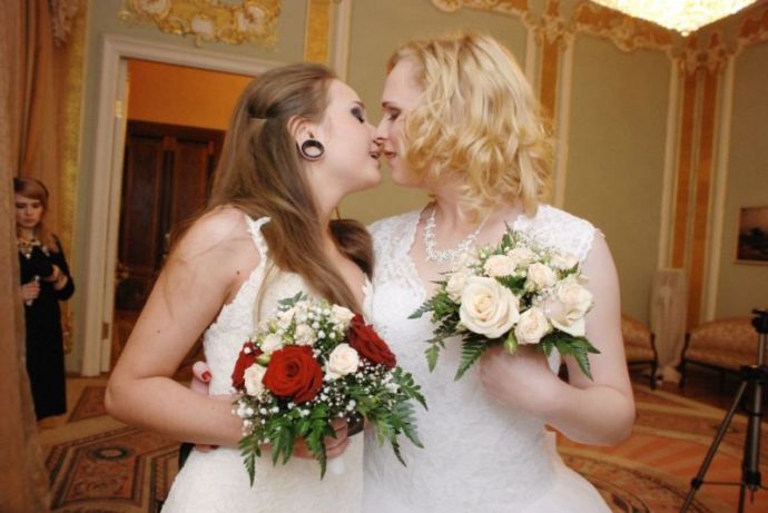 В питерском ЗАГСе две невесты законно сочетались браком