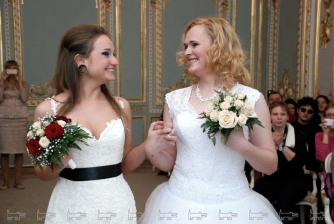 В питерском ЗАГСе две невесты законно сочетались браком
