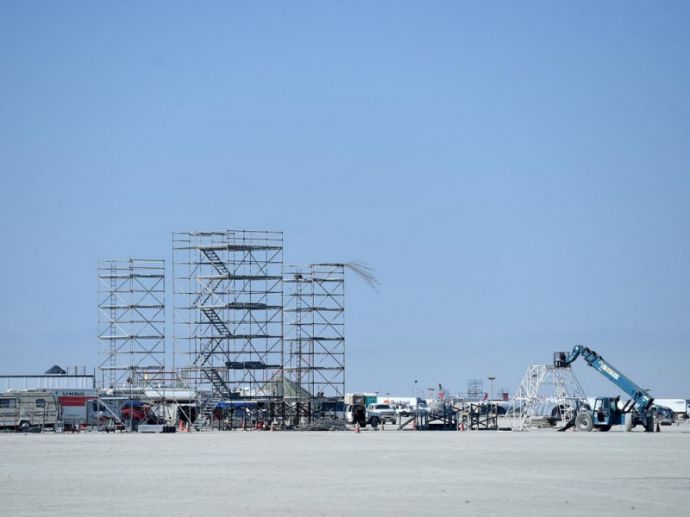 Первые фото с фестиваля Burning Man 2017