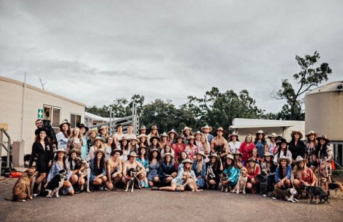 Австралийские студенты-ветеринары разделись для благотворительного календаря