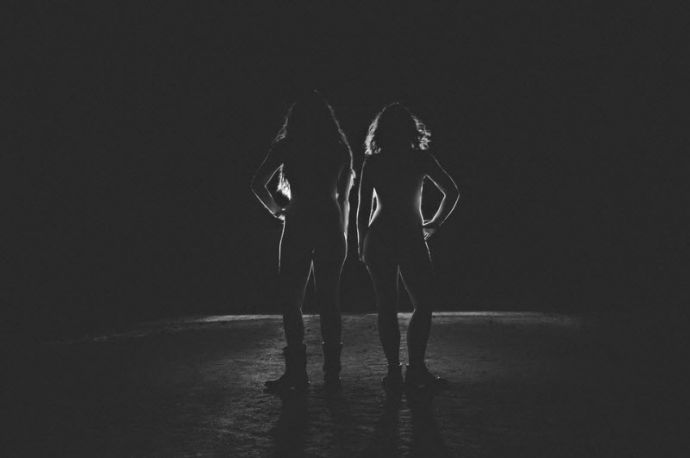 Австралийские студенты-ветеринары разделись для благотворительного календаря