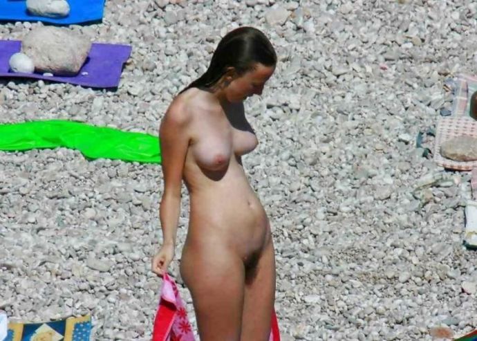 Нудисты отдыхают и расслабляются вовсю!