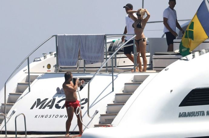 50-летняя Памела Андерсон в бикини