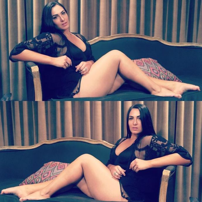 Фигуристая дочь Стивена Сигала