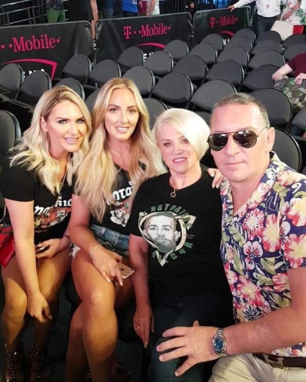 Эрин и Аоайф Макгрегор – сестры Конора Макгрегора Эрин и Аоайф Макгрегор – сестры Конора Макгрегора