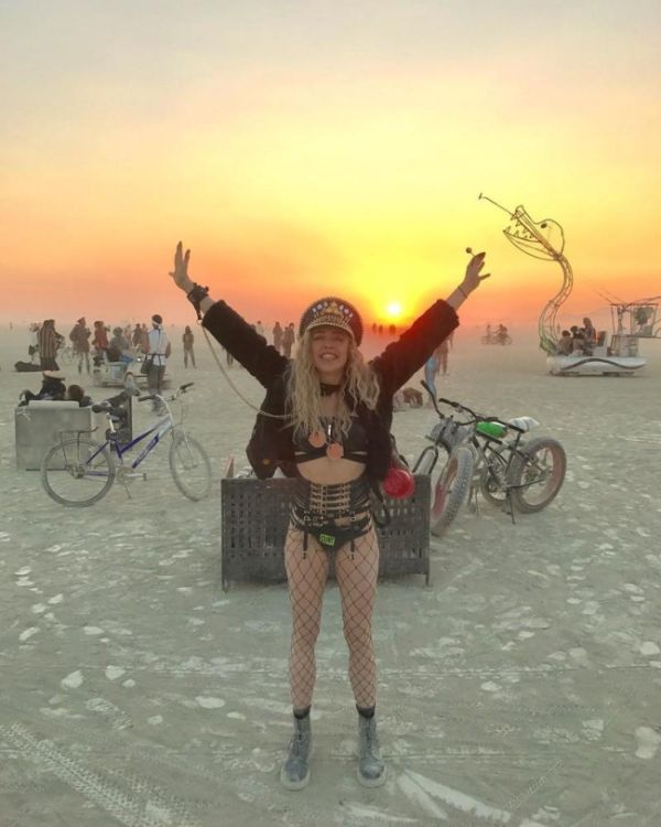 Девушки фестиваля Burning Man-2017 Девушки фестиваля Burning Man-2017