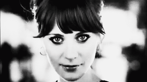 Девушки подмигивают окружающим