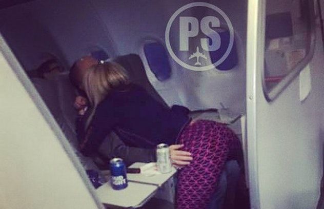 Уволенная стюардесса делится фотками мерзких пассажиров Уволенная стюардесса делится фотками мерзких пассажиров